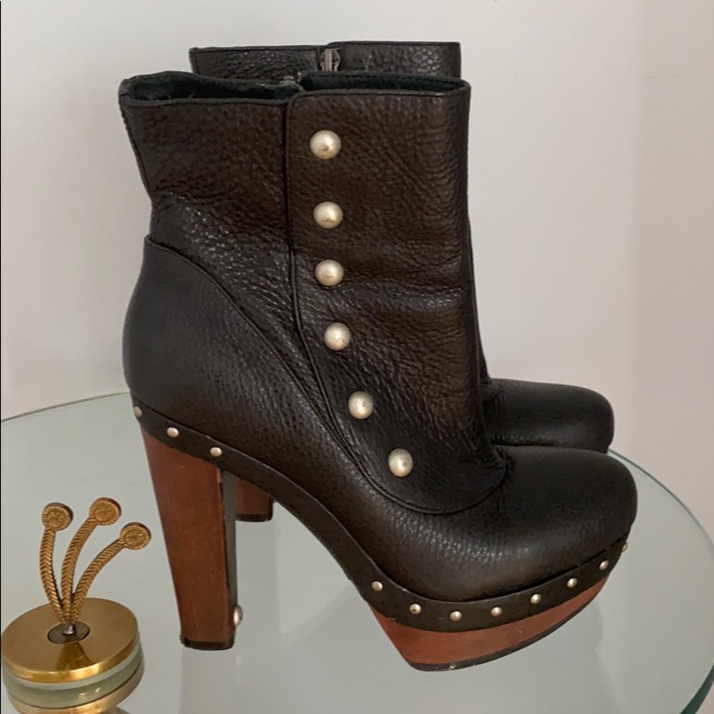 Uggs boots size 8 pre-owned